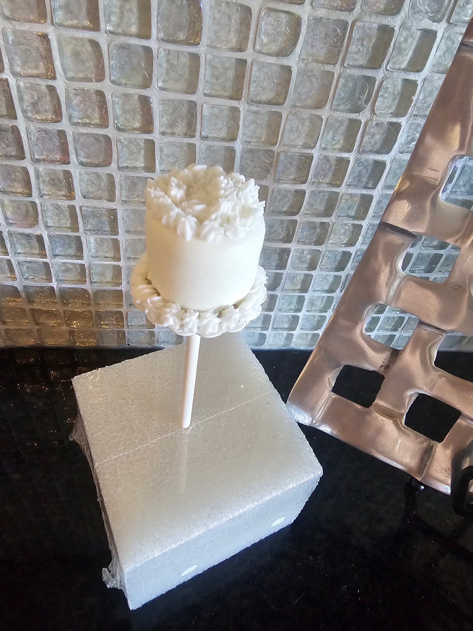 White floral cake pop